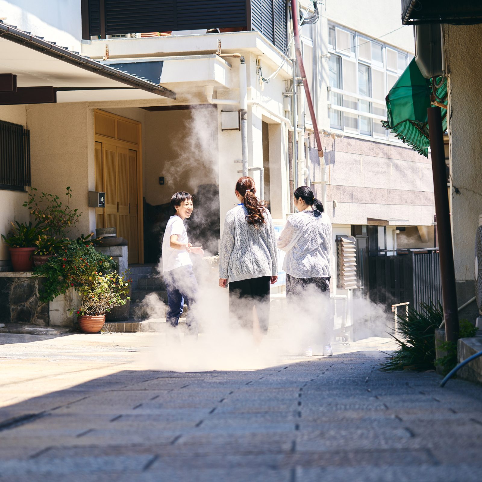 Knotbito-Tenwa Onsen Town with the source Hunter Kiyoko Toshima-